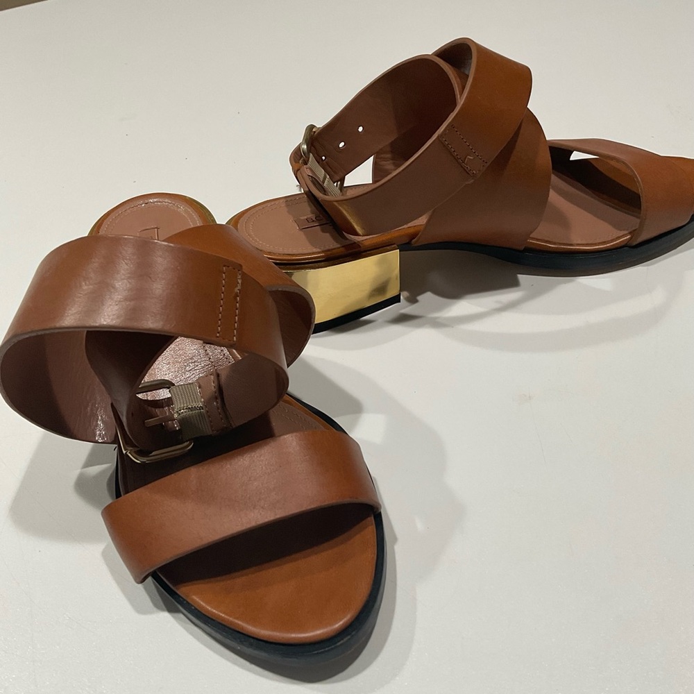 ☀️☀️BCBGMSXAZRIA Women’s Genuine Leather Gold Block Heel Sandals, Size 10
